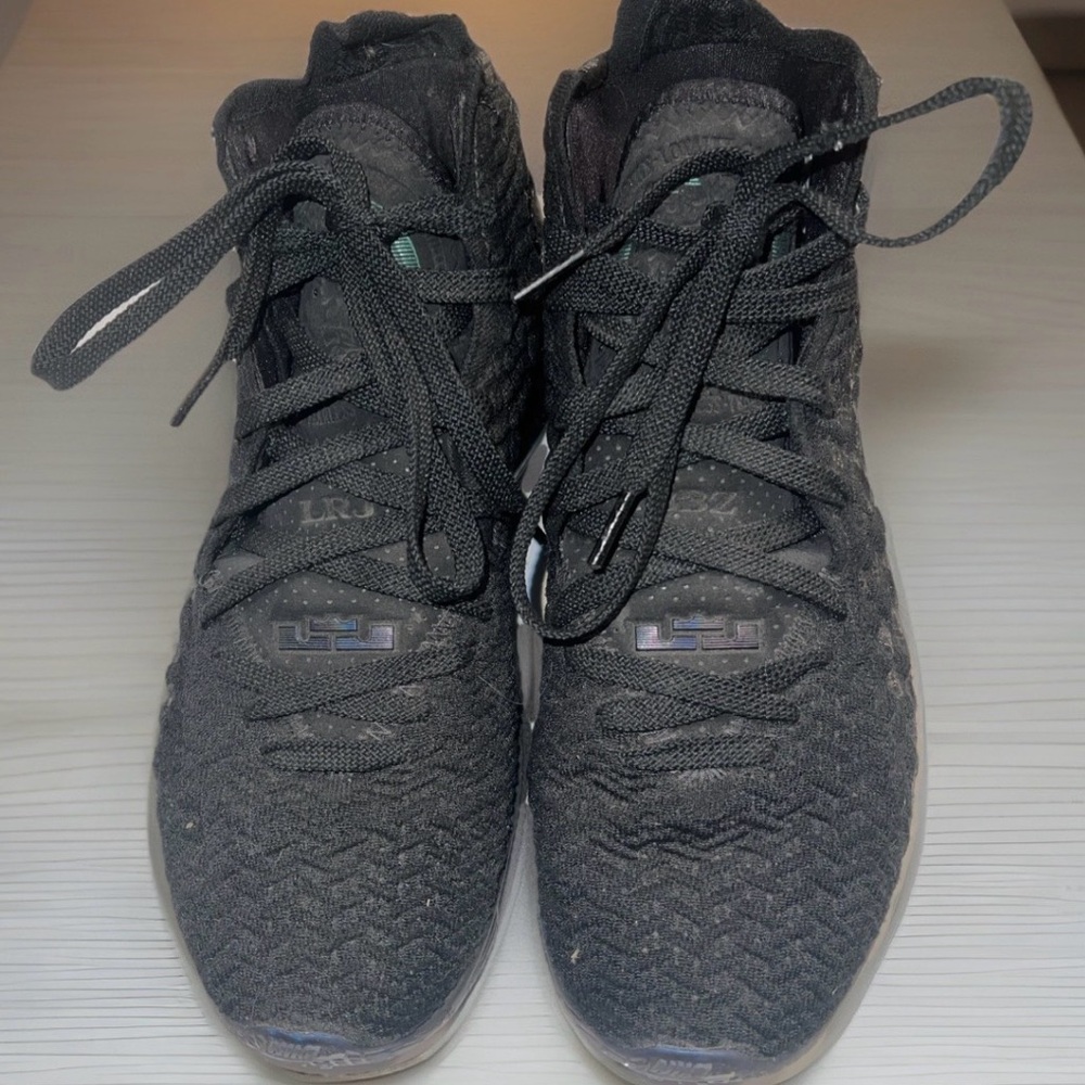 Lebron black basketball sneakers size 5.5 woman’s barely used #465